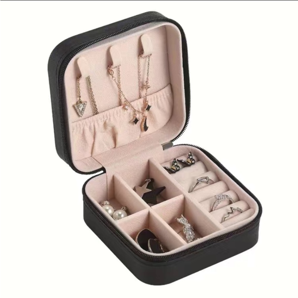 NWT Mini Black Travel Jewelry Case